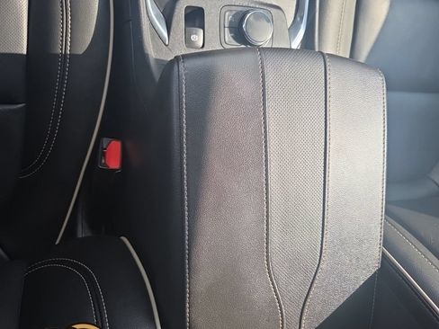 Used 2023 Chevrolet Traverse Premier FWD image 24
