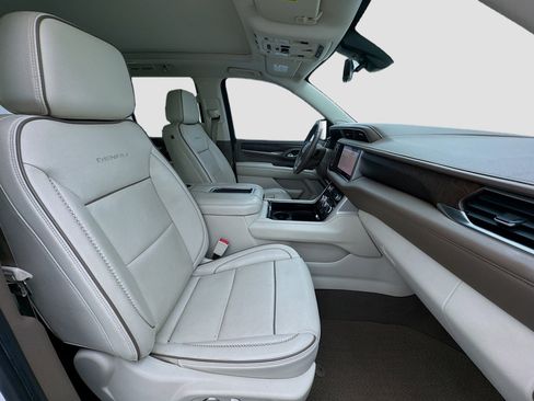 Used 2021 GMC Yukon Denali w/ Denali Premium Package image 22