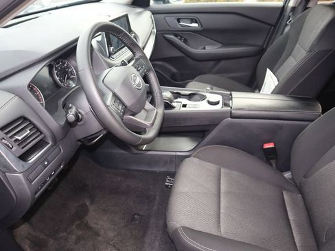Certified 2025 Nissan Rogue SV AWD/4WD image 17