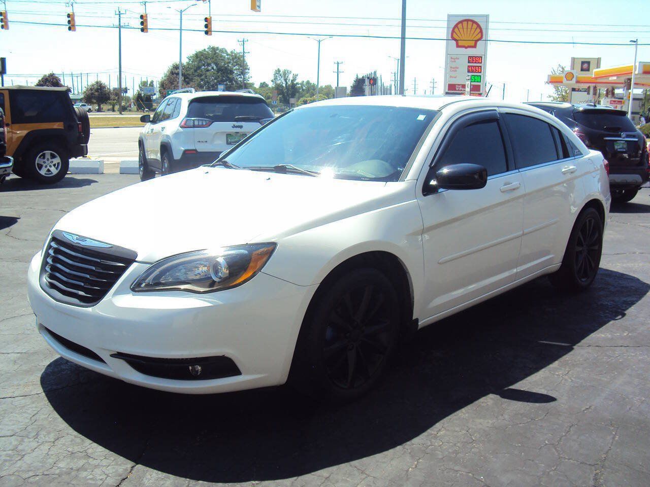 Used 2013 Chrysler 200 Limited w/ Sun/Sound Group FWD image 3