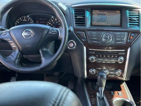 Used 2015 Nissan Pathfinder SL FWD image 12