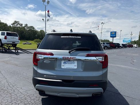 Used 2023 GMC Acadia SLT w/ Preferred Package FWD image 4