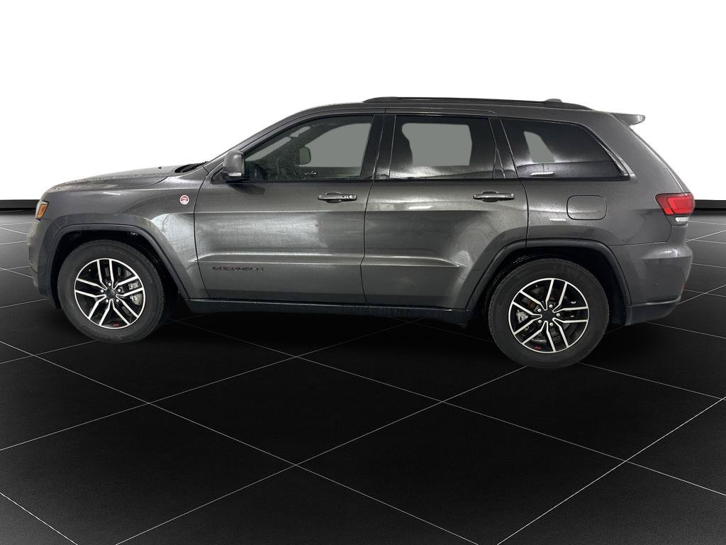 Used 2019 Jeep Grand Cherokee Trailhawk w/ Trailhawk Luxury Group AWD/4WD image 2