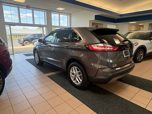 Used 2023 Ford Edge SEL w/ Convenience Package AWD/4WD image 3