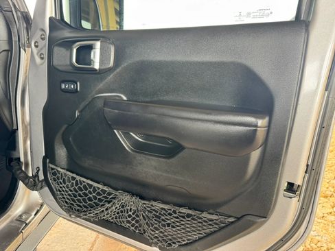 Used 2018 Jeep Wrangler Unlimited Sport S AWD/4WD image 26