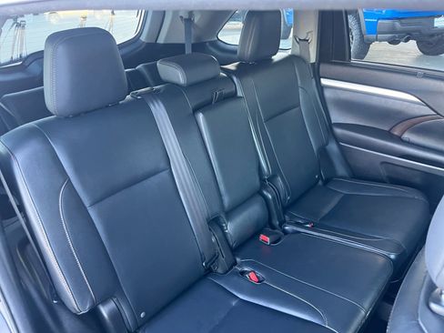 Used 2015 Toyota Highlander XLE image 18