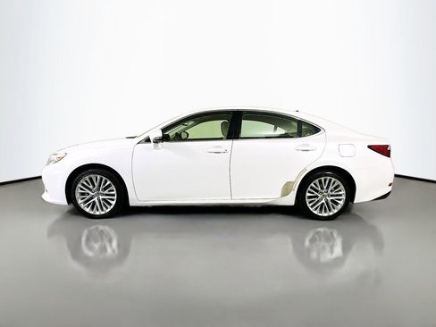 Used 2015 Lexus ES 350 w/ Ultra Luxury Package FWD image 4