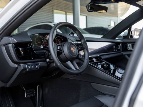 Certified 2025 Porsche Panamera 4 AWD/4WD image 5