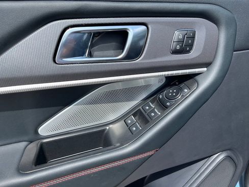 Used 2025 Ford Explorer ST image 26