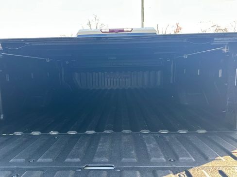 Used 2024 GMC Sierra 2500 SLT w/ SLT Premium Package image 19