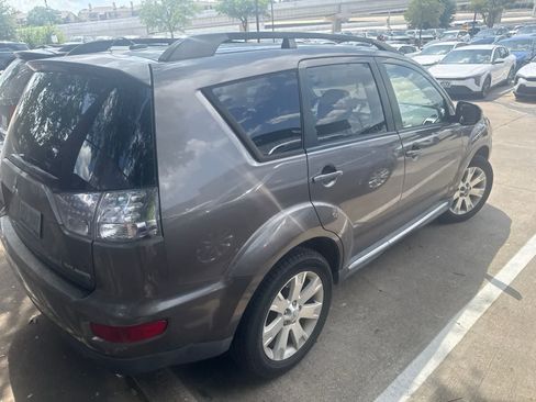 Used 2010 Mitsubishi Outlander SE FWD image 3