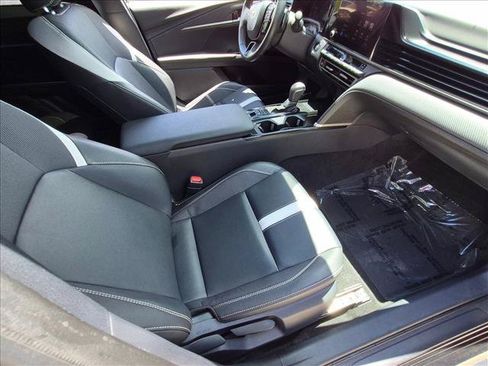 Used 2025 Toyota Camry SE w/ Convenience Package FWD image 21
