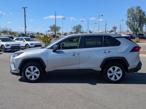 Used 2022 Toyota RAV4 LE w/ Carpet Mat Package (TMS) FWD image 2