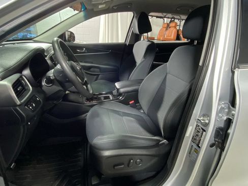 Used 2019 Kia Sorento AWD V6 image 17