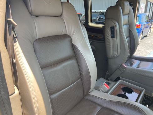 Used 2011 Chevrolet Express 2500 Extended RWD image 16