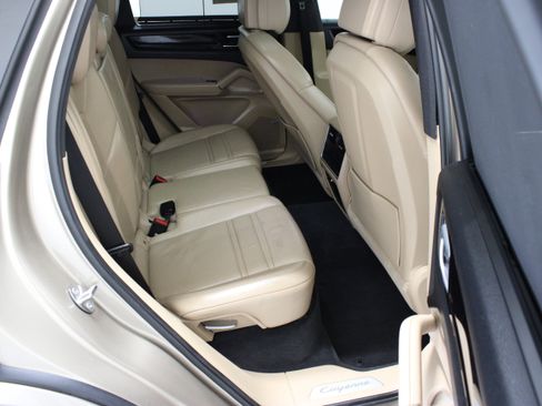 Used 2019 Porsche Cayenne AWD/4WD image 37