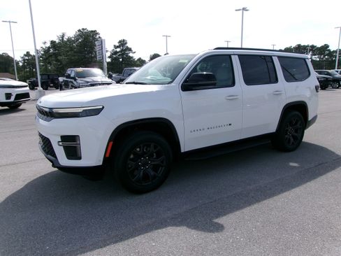 New 2026 Jeep Grand Wagoneer Limited AWD/4WD image 2