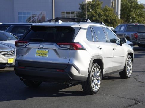 Used 2020 Toyota RAV4 XLE Premium image 6