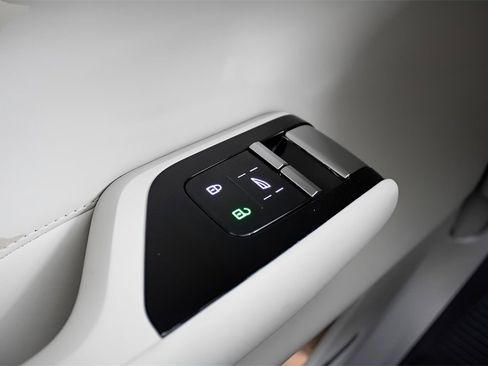 New 2025 Volvo EX90 Ultra image 19