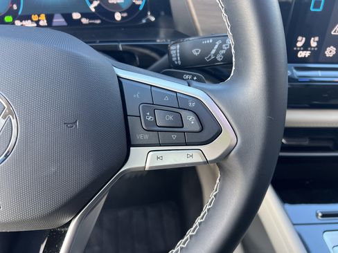 Certified 2025 Volkswagen Atlas SE image 19