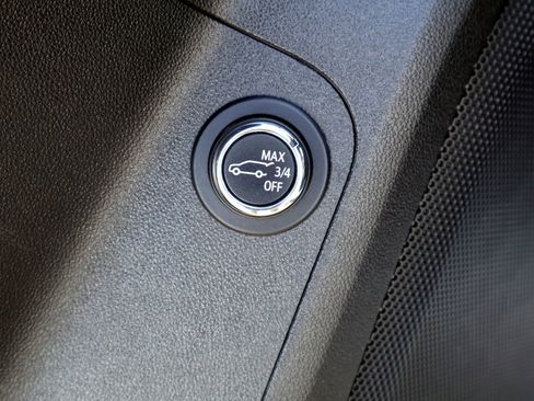 Used 2023 GMC Acadia SLT image 25