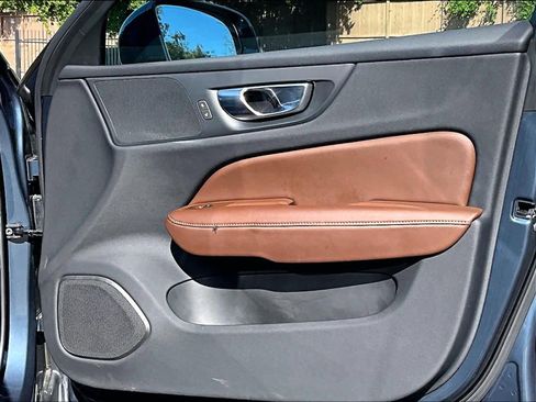 Used 2025 Volvo V60 B5 Cross Country Plus image 27