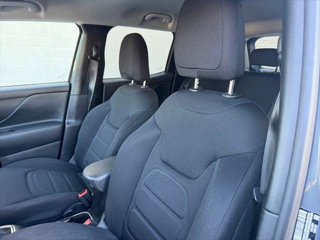 Certified 2022 Jeep Renegade Latitude AWD/4WD image 22