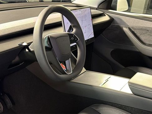 Used 2026 Tesla Model Y Long Range image 25