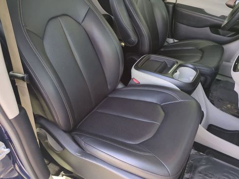 Used 2020 Chrysler Voyager Lxi FWD image 22