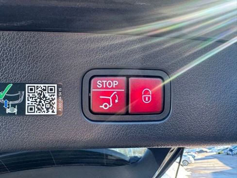 Used 2024 Mercedes-Benz GLC 300 4MATIC image 11