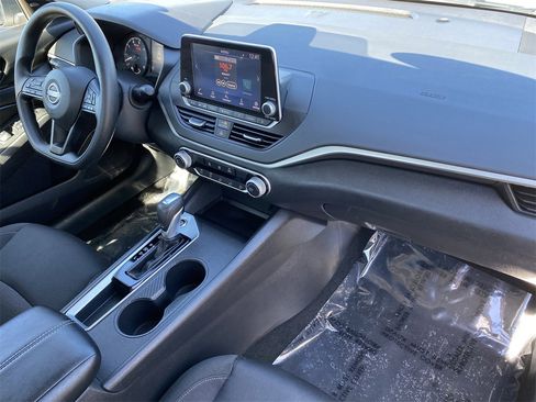 Certified 2025 Nissan Altima 2.5 S image 9