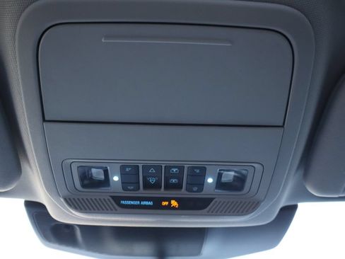 Used 2023 Ford Explorer XLT w/ Equipment Group 202A AWD/4WD image 17