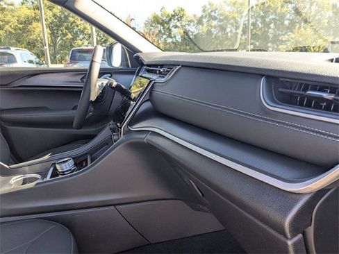 New 2025 Jeep Grand Cherokee Laredo image 40