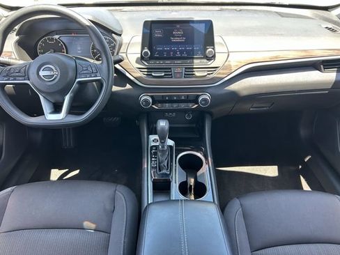 Used 2024 Nissan Altima 2.5 SV FWD image 14