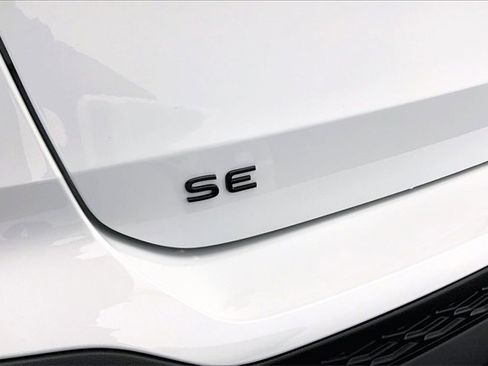 New 2026 Volkswagen Taos SE image 13