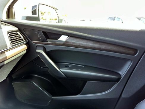 Used 2023 Audi Q5 2.0T Premium w/ Convenience Package image 24