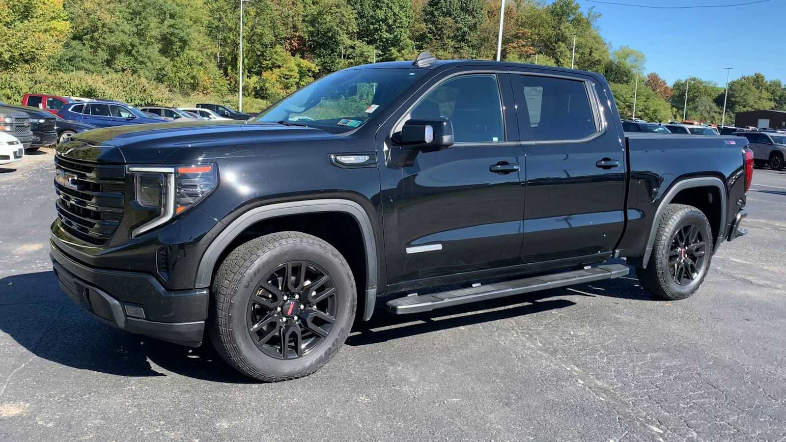Used 2023 GMC Sierra 1500 Elevation w/ Elevation Premium Package AWD/4WD image 4