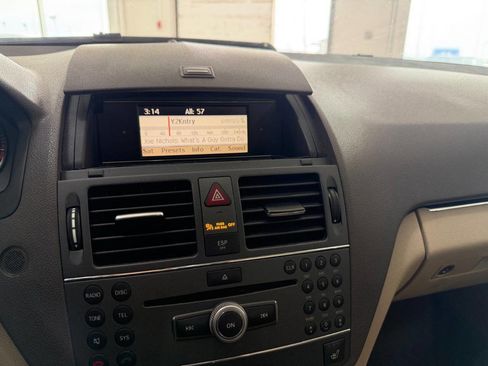 Used 2010 Mercedes-Benz C 300 Luxury image 29