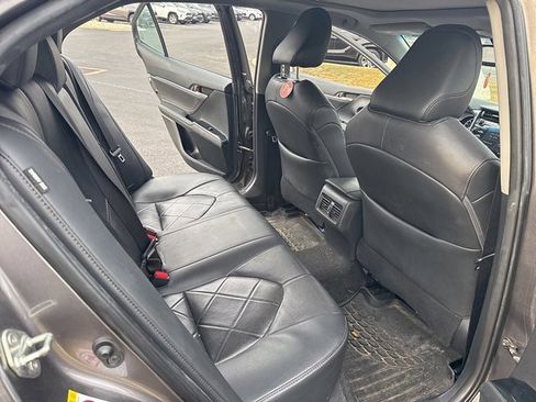 Used 2018 Toyota Camry XLE image 14