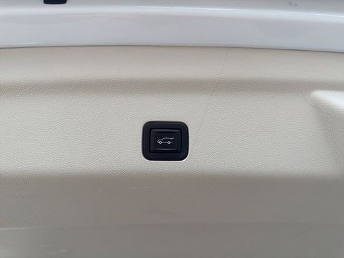 Used 2022 Cadillac Escalade Premium Luxury Platinum w/ Heavy-Duty Trailer Package image 22