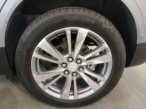 Certified 2025 Cadillac XT5 Premium Luxury w/ Technology Package AWD/4WD image 18