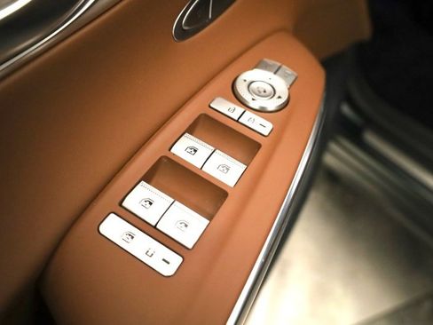 Used 2024 Genesis GV70 2.5T w/ Advanced Package image 10