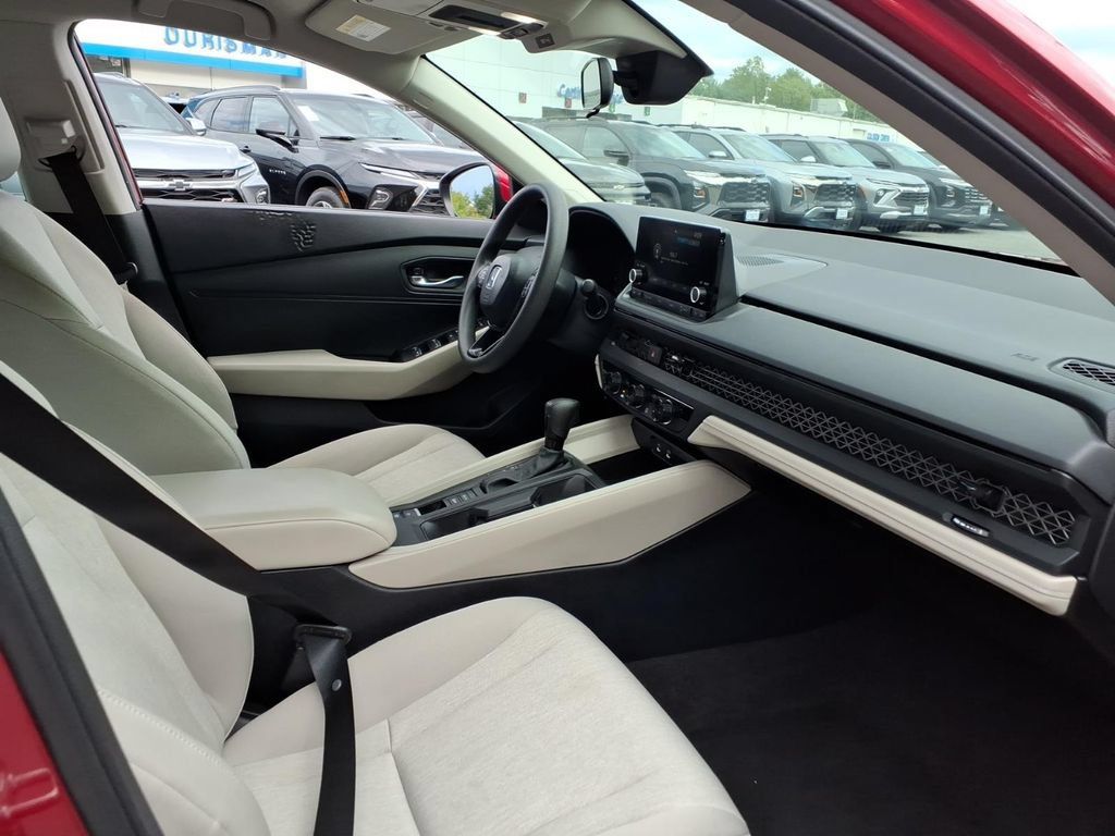 Used 2025 Honda Accord LX image 17
