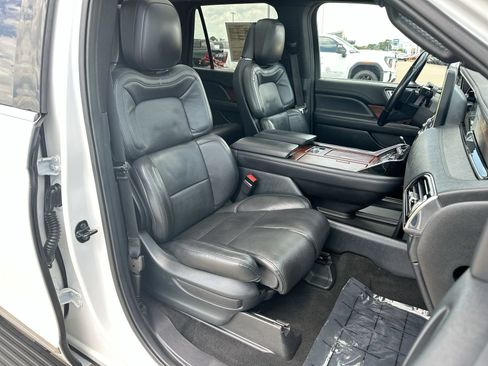 Used 2023 Lincoln Navigator Reserve AWD/4WD image 25