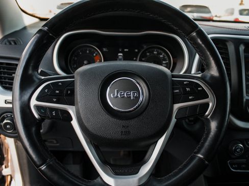 Used 2018 Jeep Cherokee Trailhawk AWD/4WD image 12