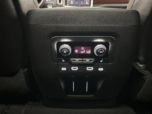 Used 2024 GMC Yukon XL Denali Ultimate AWD/4WD image 25