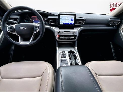 Used 2022 Ford Explorer XLT w/ Equipment Group 202A image 7