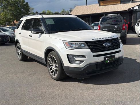 Used 2017 Ford Explorer Sport w/ Equipment Group 401A AWD/4WD image 3