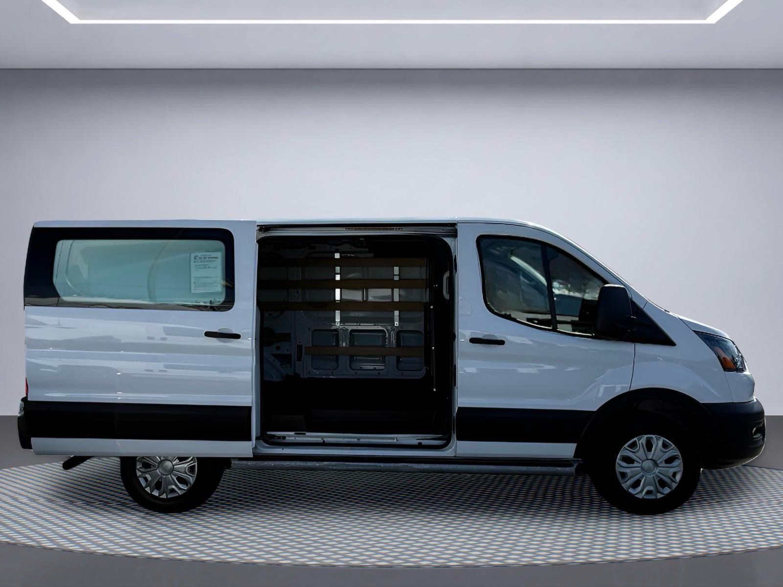 Used 2025 Ford Transit 250 Low Roof w/ Exterior Upgrade Package RWD image 5