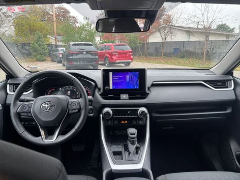 Used 2025 Toyota RAV4 XLE image 31